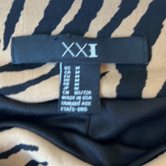 5/$25 XXI Forever 21 Animal Print Mini Skirt - Picture 4 of 6